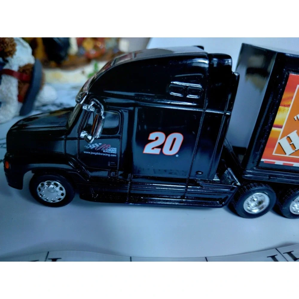 Scale Die Cast Limited Edition Set Of 2‎ Tractors TrailersJoe Gibbs Racing & NFL